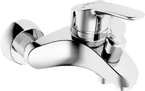 Einhebelmischer mit verchromter Oberfläche von HANSA, ausgestattet mit einer seitlichen Bedienung und einem Wasseranschluss für eine Dusche oder Badewanne.